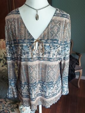 St. John's Bay Blue & Tan Floral Stripe Tie-Front Long Sleeve Top